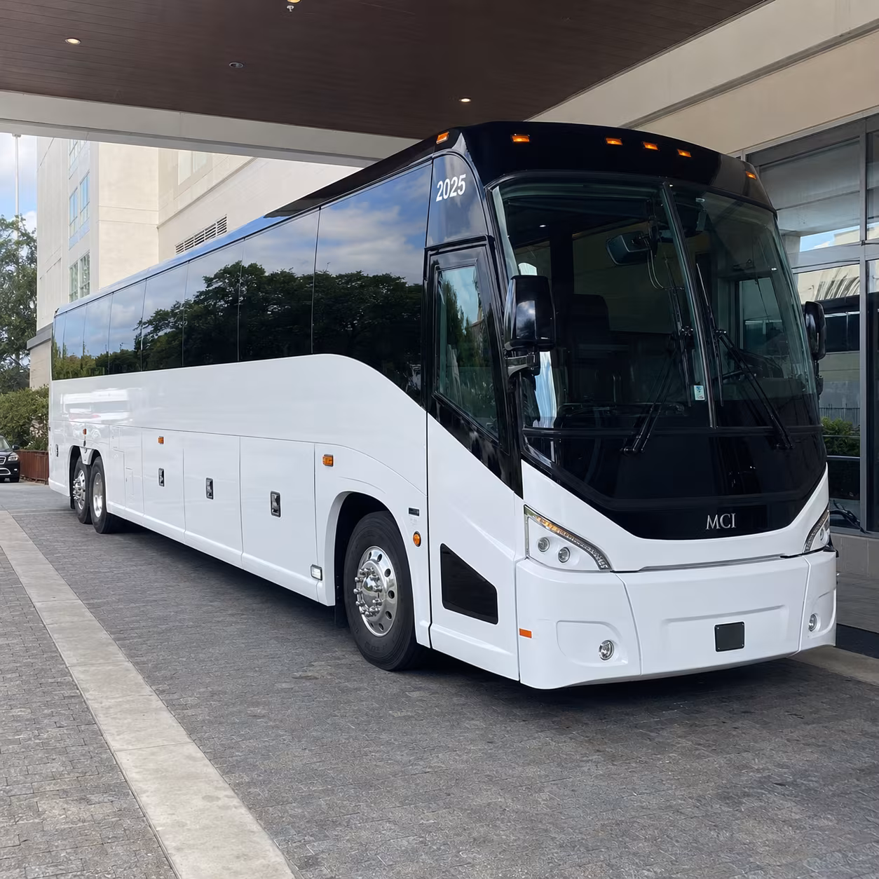 quincy 54 passenger charter bus